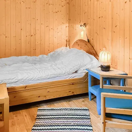 4 Bedroom Lovely In Casa vacanze Nordfjordeid